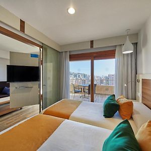 Suite Pool View